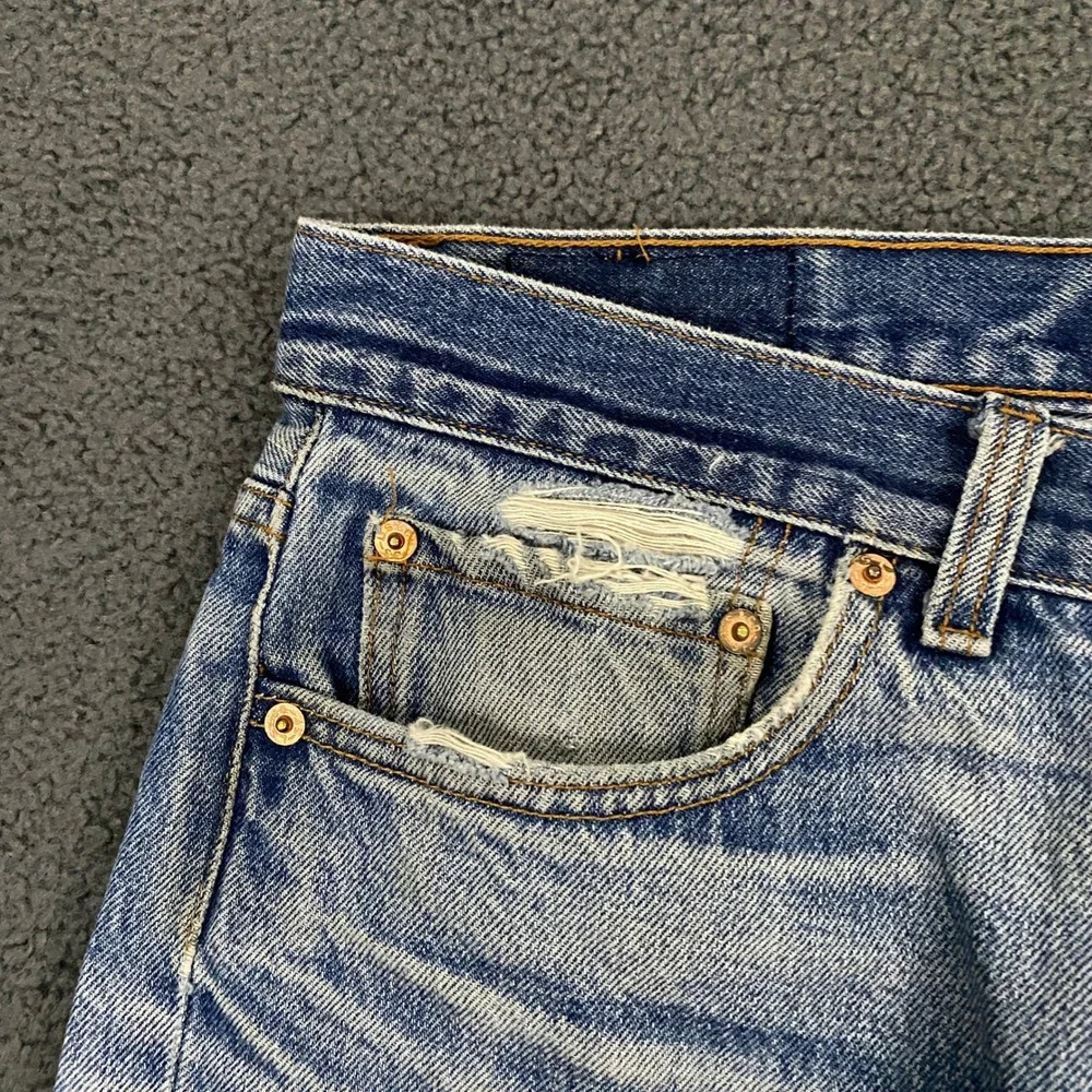 Levis please note